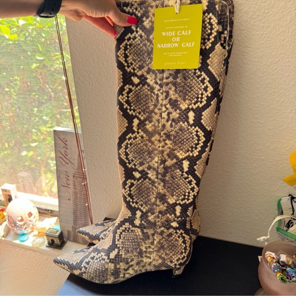 NWT Gianni Bini Gianna Snake Print Kitten Heel Tall Boots Sz 7 - Picture 2 of 7